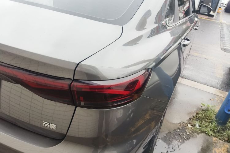 吉利汽车 帝豪 2023款 第4代冠军版 1.5L CVT尊贵型车身外观9