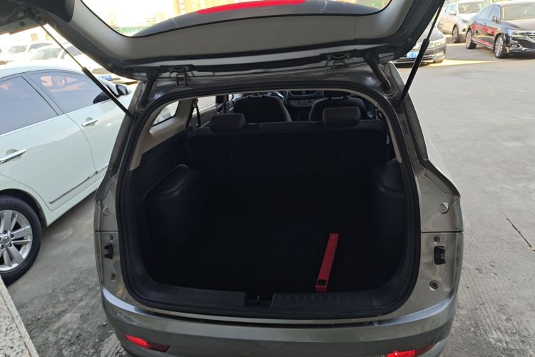 宝骏310W 2020款 1.5L 自动劲享型 国VI机舱底盘23