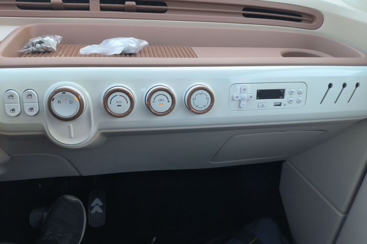 奔腾小马 2026款 222km 炫彩马中控内饰16