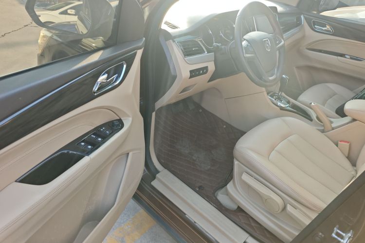 宝骏730 2016款 1.8L iAMT豪华型 7座中控内饰7003