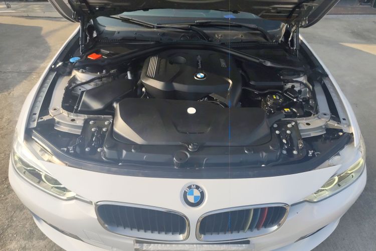 宝马3系 2017款 320Li 时尚型机舱底盘24