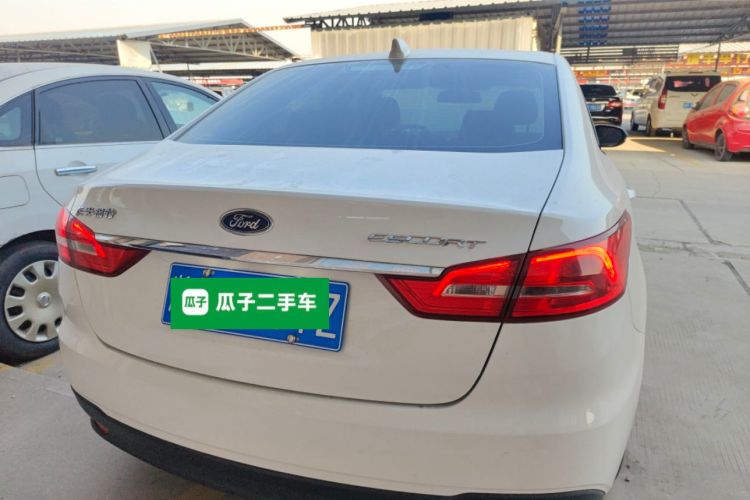 福特 福睿斯 2019款 改款 1.5L 自动质享型（胎压监测） 国VI车身外观6