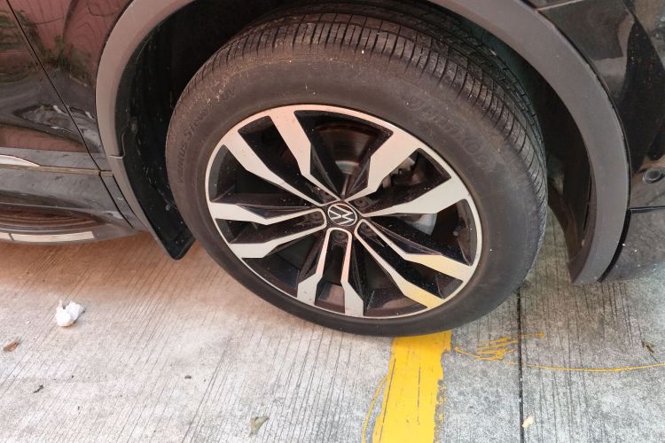 大众 途观L 2021款 330TSI 自动两驱R-Line旗舰版车身外观10