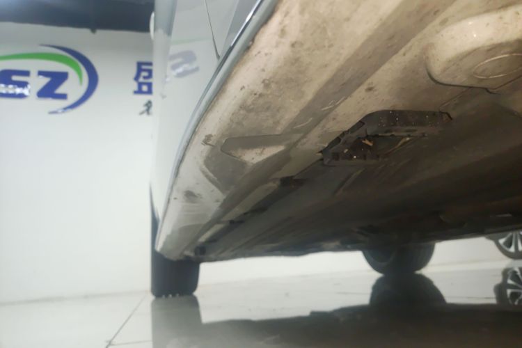 奔驰C级 2023款 C 200 L 运动版局部细节9001