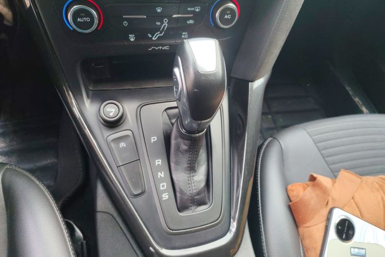 福特 福克斯 2015款 三厢 EcoBoost 125 自动超能风尚型中控内饰18