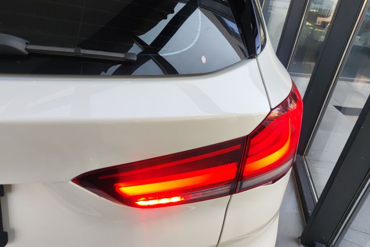 宝马X1 2022款 sDrive25Li 领先型车身外观9