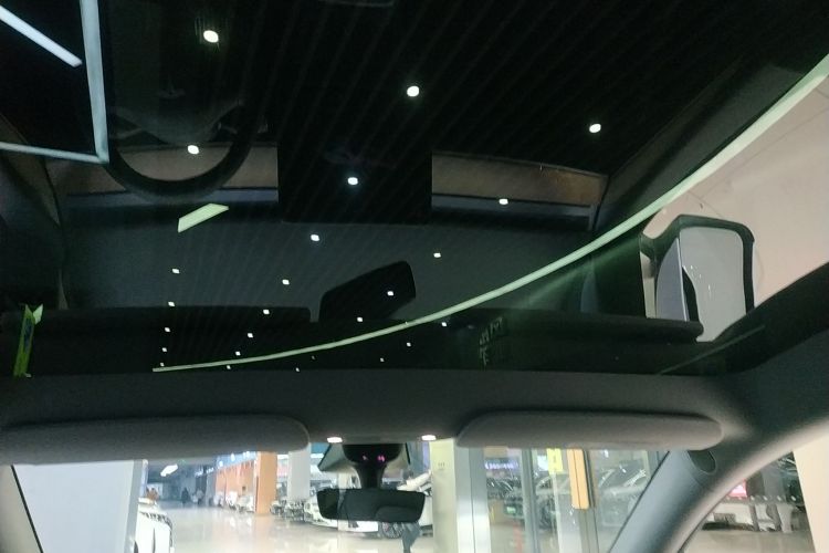 特斯拉 Model Y 2022款 改款 后轮驱动版中控内饰22