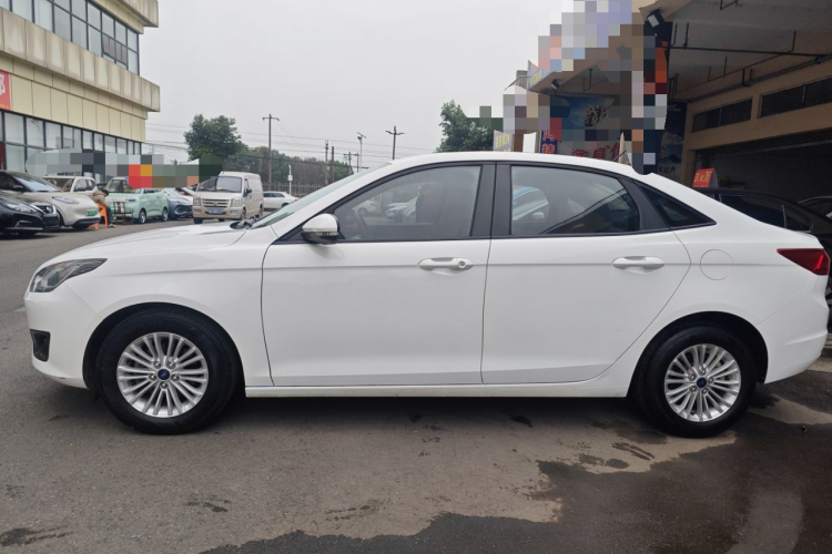 福特 福睿斯 2015款 1.5L 手动舒适型车身外观4