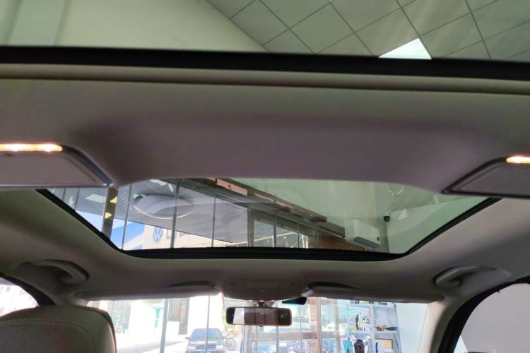 奔驰E级 2018款 E 200 L 运动型 4MATIC中控内饰22