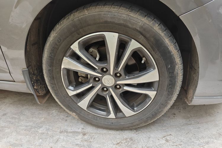 长安 逸动 2020款 PLUS 蓝鲸NE 1.4T GDI DCT尊贵型车身外观10