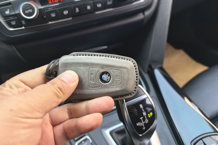 宝马3系(进口) 2013款 改款 328i运动设计套装中控内饰7001