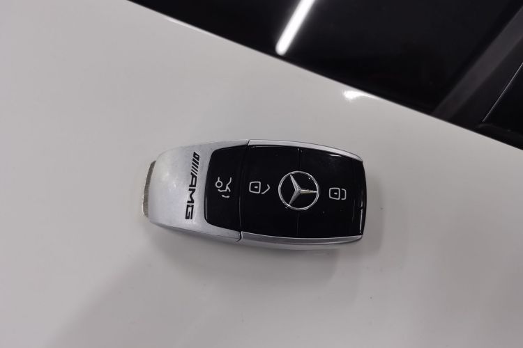 奔驰GLC 2016款 GLC 300 4MATIC 动感型中控内饰11