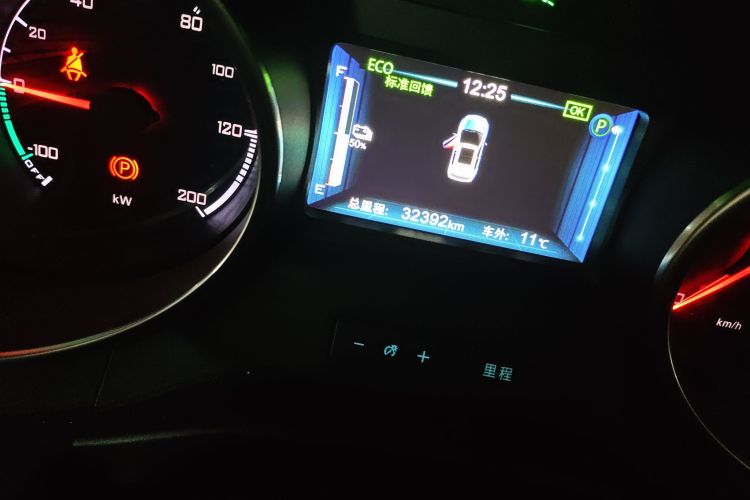 比亚迪 元新能源 2018款 EV360 智联创酷型中控内饰15