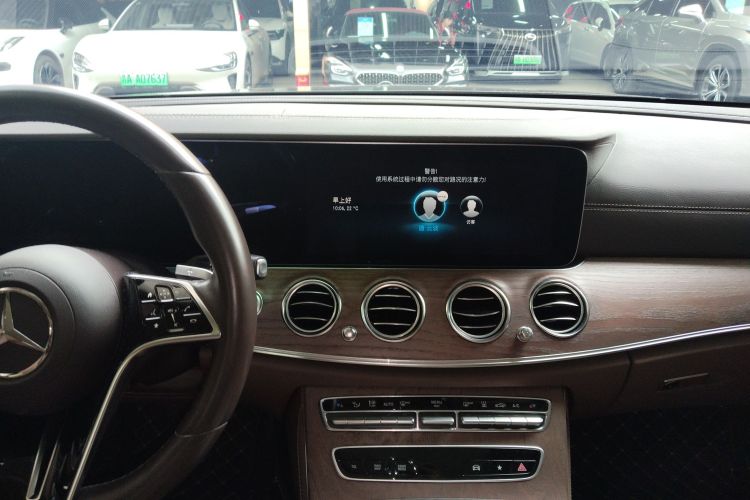 奔驰E级新能源 2022款 改款 E 350 e L 插电式混合动力运动轿车局部细节16