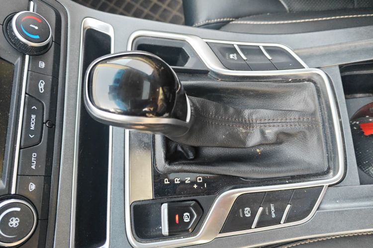 吉利汽车 帝豪 2019款 领军版 1.5L CVT向上互联型 国VI中控内饰18