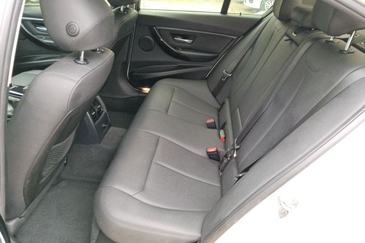 宝马3系 2017款 318i 时尚型中控内饰21