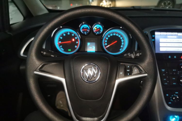 别克 英朗 2014款 XT 1.6L 自动时尚版中控内饰13