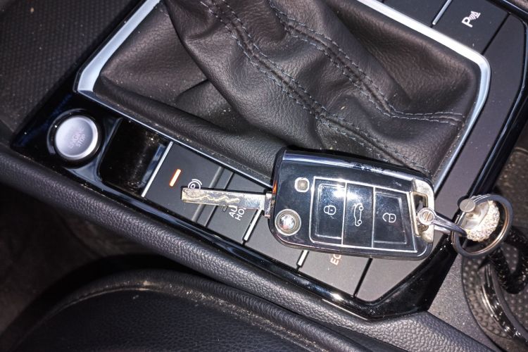 大众 速腾 2023款 300TSI DSG超越版中控内饰7001