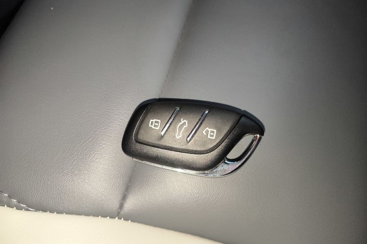 名爵 MG4 EV 2022款 425km 旗舰版中控内饰11