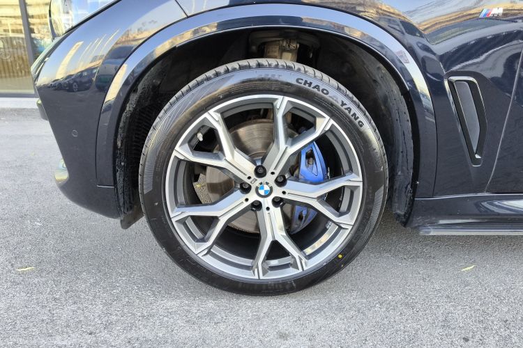 宝马X5(进口) 2021款 xDrive40i 尊享型 M运动套装车身外观6004