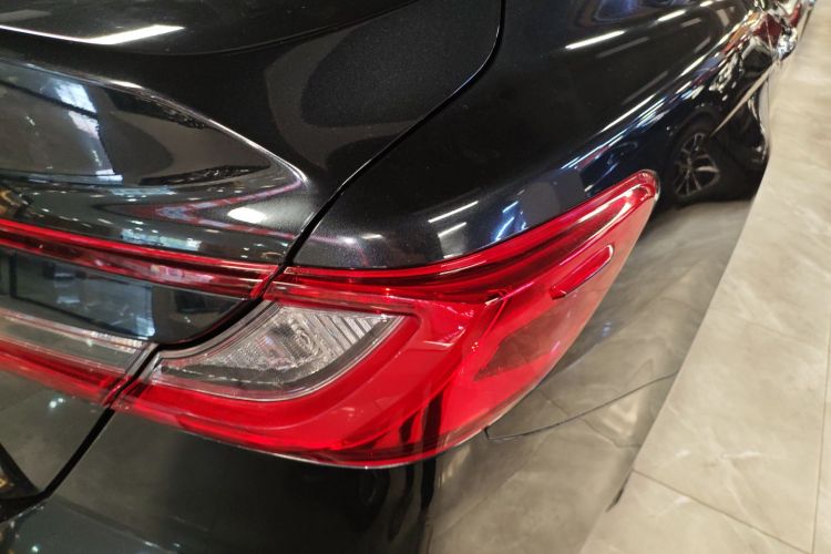 丰田 凯美瑞 2024款 双擎 2.0HGVP 豪华版车身外观9