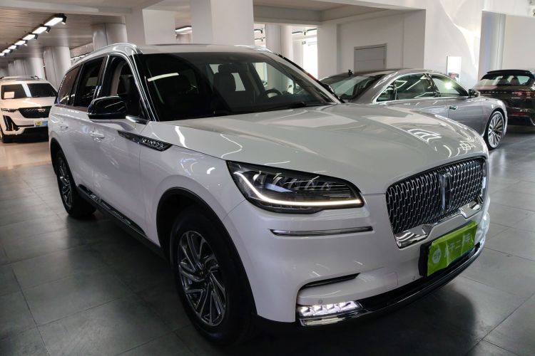 林肯 飞行家 2022款 3.0T V6 四驱尊享版车身外观3