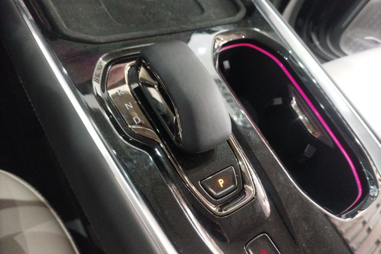 极氪009 2024款 光辉中控内饰18