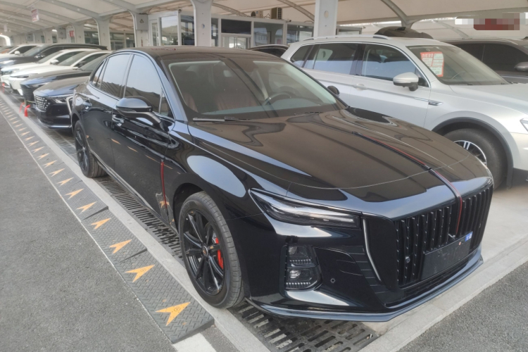 红旗H5 2025款 1.5T DCT玄影版车身外观3