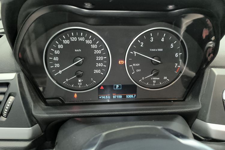 宝马1系 2017款 118i 时尚型中控内饰14