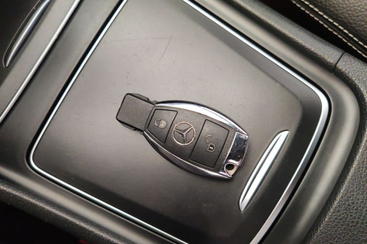 奔驰A级(进口) 2016款 A 200 时尚型中控内饰7001