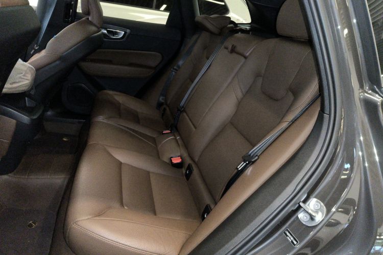 沃尔沃XC60 2025款 B5 四驱智逸豪华版中控内饰21