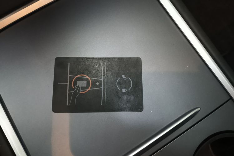 特斯拉 Model Y 2022款 改款 长续航全轮驱动版中控内饰11