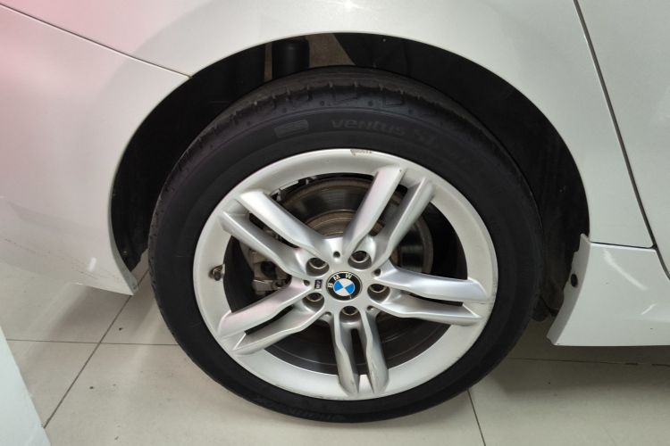 宝马1系 2021款 120i M运动曜夜版车身外观56