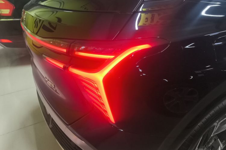 红旗HS3 2023款 1.5T 两驱善为版车身外观6006