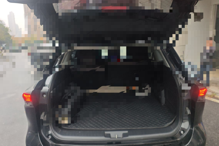 丰田 汉兰达 2023款 2.5L智能电混双擎两驱精英版 5座中控内饰23