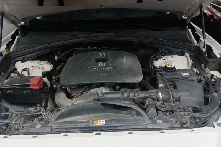 捷豹F-PACE 2016款 2.0T 两驱R-Sport运动版局部细节24