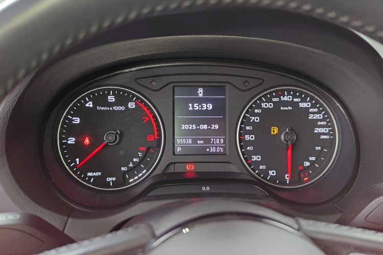 奥迪A3 2018款 30周年年型 Limousine 35 TFSI 进取型局部细节14