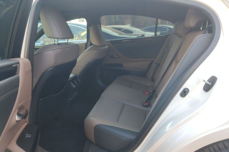 雷克萨斯ES 2021款 200 卓越版中控内饰21