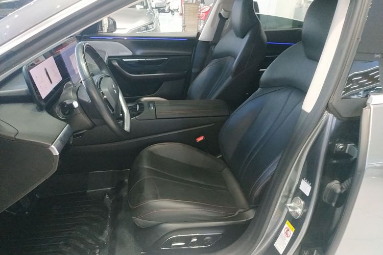 小鹏P7 2022款 670E+中控内饰19