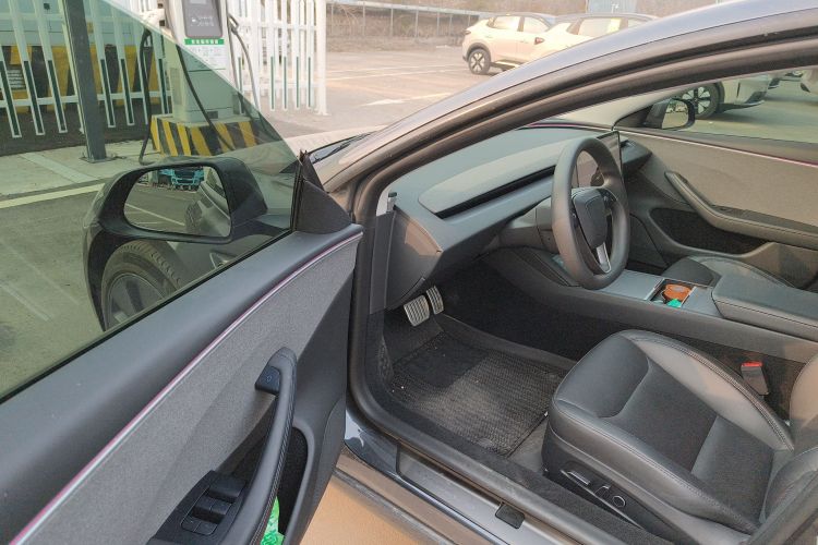 特斯拉 Model 3 2023款 后轮驱动版中控内饰20
