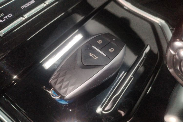 江铃集团新能源 羿 2023款 标准续航行业版中控内饰7001