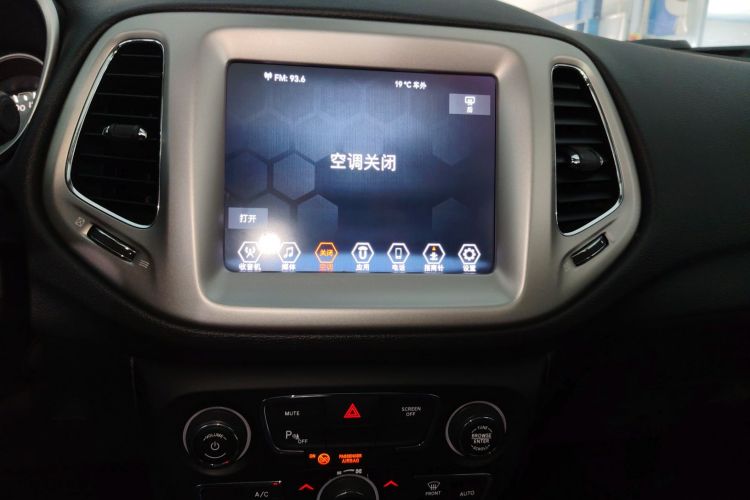 Jeep 指南者 2019款 200T 自动家享-互联大屏版中控内饰16