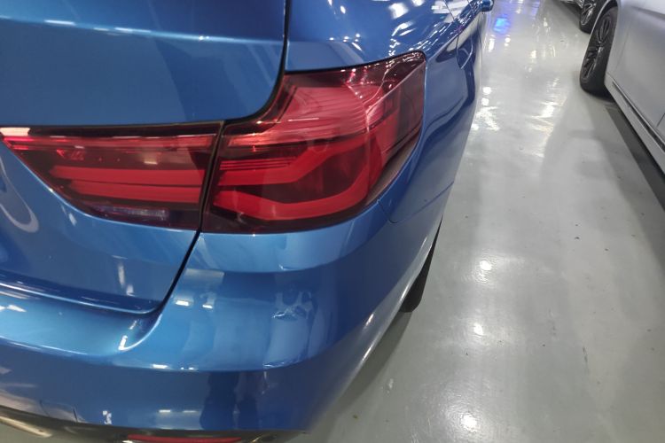 宝马3系GT 2020款 320i M运动套装车身外观9