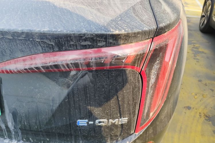 红旗E-QM5 2023款 改款 基础出行版车身外观9