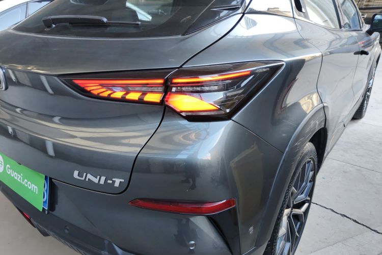 长安UNI-T 2022款 1.5T 旗舰型车身外观9