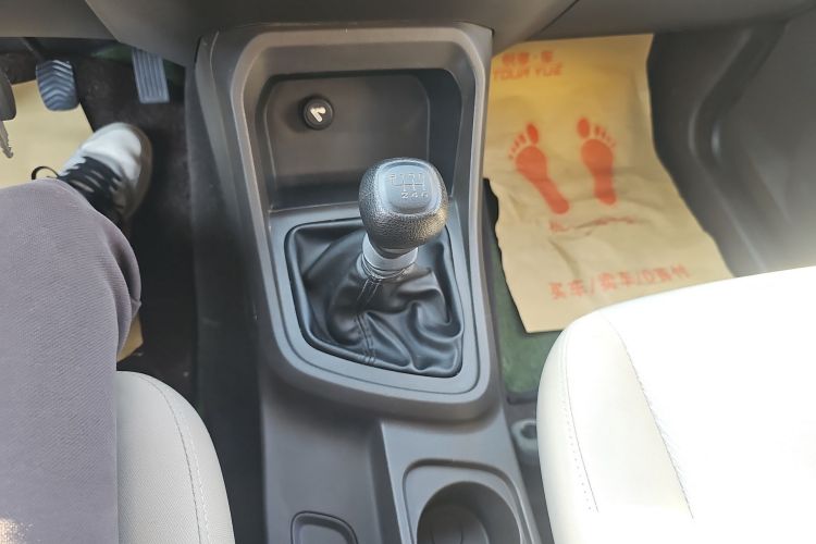 五菱汽车 五菱宏光V 2022款 1.5L劲取版电动助力LAR中控内饰18