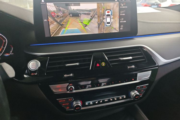 宝马5系 2022款 改款三 530Li 尊享型 M运动套装中控内饰16