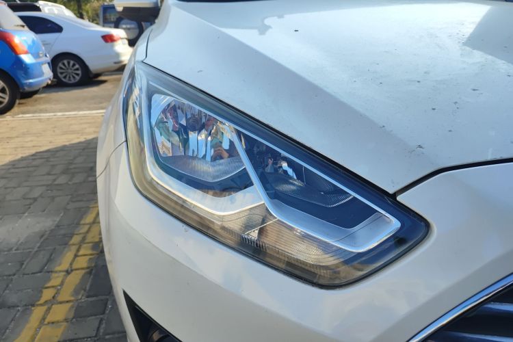 福特 福睿斯 2017款 幸福版 1.5L 自动时尚型车身外观8