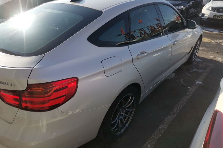 宝马3系GT 2014款 320i 领先型车身外观7