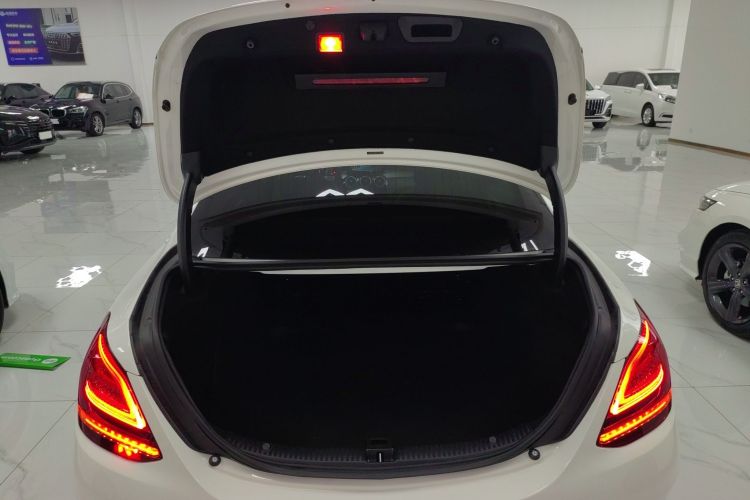 奔驰C级 2019款 C 260 运动版中控内饰23